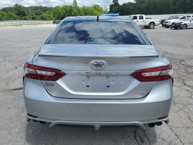 4T1B61HK4JU066267 - 2018 TOYOTA CAMRY XSE SILVER photo 6