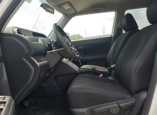 JTLKE50E391076973 - 2009 TOYOTA SCION XB WHITE photo 7