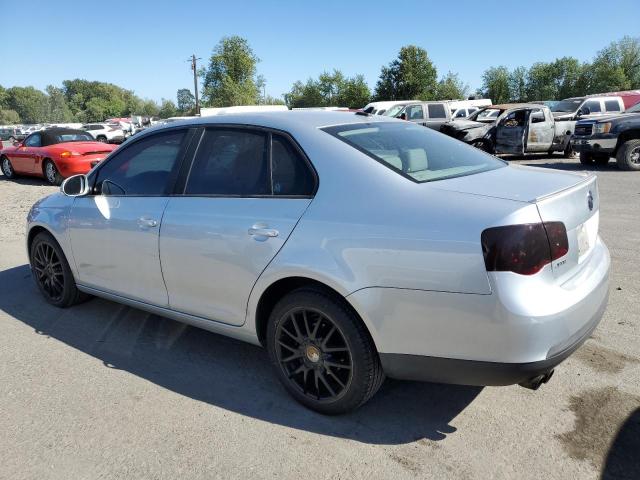 3VWRA71K38M176110 - 2008 VOLKSWAGEN JETTA WOLFSBURG SILVER photo 2