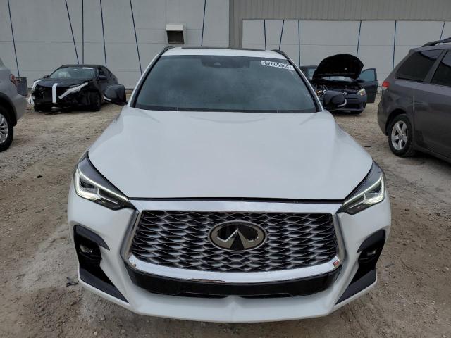 3PCAJ5JR7PF115282 - 2023 INFINITI QX55 LUXE WHITE photo 5