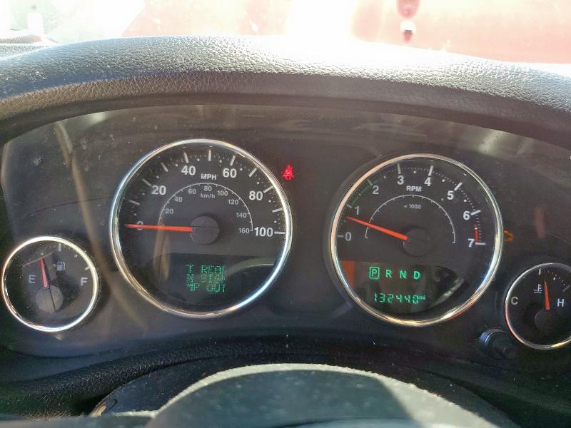 1C4BJWEG9FL623364 - 2015 JEEP WRANGLER U SAHARA RED photo 9