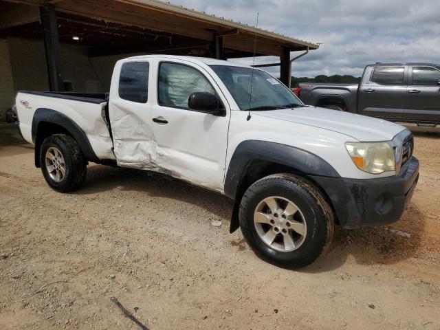 5TETU4GN9AZ717945 - 2010 TOYOTA TACOMA PRERUNNER ACCESS CAB WHITE photo 4