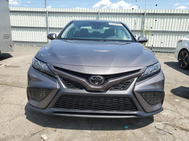 4T1T11BK7PU075386 - 2023 TOYOTA CAMRY SE NIGHT SHADE CHARCOAL photo 5