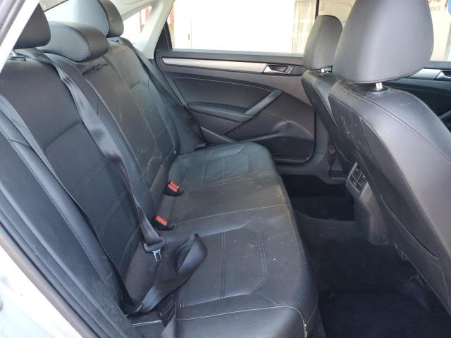 1VWBV7A34FC043482 - 2015 VOLKSWAGEN PASSAT SE SILVER photo 18