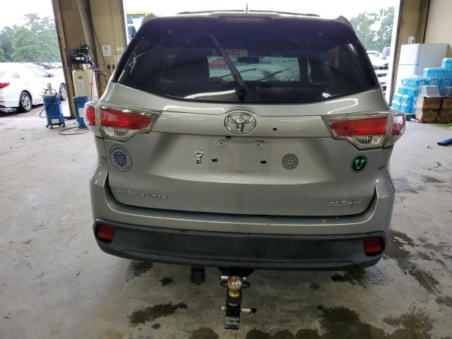 5TDJKRFH0GS282034 - 2016 TOYOTA HIGHLANDER XLE Silber Foto 6