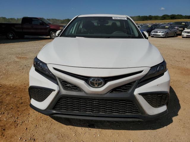 4T1T11AK4RU843653 - 2024 TOYOTA CAMRY SE NIGHT SHADE WHITE photo 5