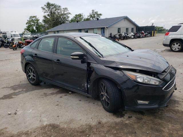 1FADP3H26HL290250 - 2017 FORD FOCUS SEL BLACK photo 4