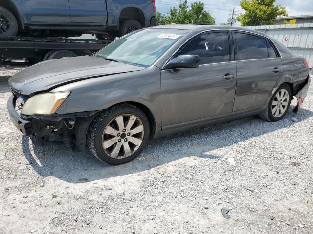 2005 TOYOTA AVALON XL, 