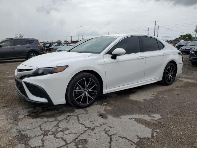 4T1G11AKXRU887058 - 2024 TOYOTA CAMRY SE NIGHT SHADE WHITE photo 1
