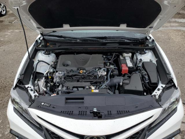 4T1G11AKXRU887058 - 2024 TOYOTA CAMRY SE NIGHT SHADE WHITE photo 11