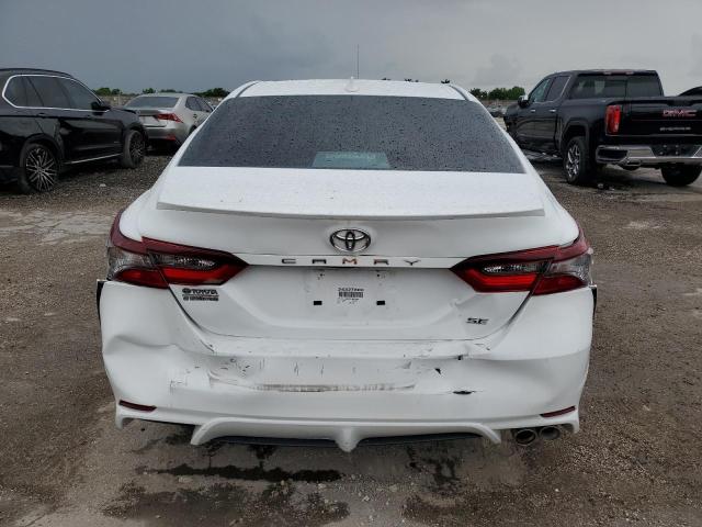 4T1G11AKXRU887058 - 2024 TOYOTA CAMRY SE NIGHT SHADE WHITE photo 6