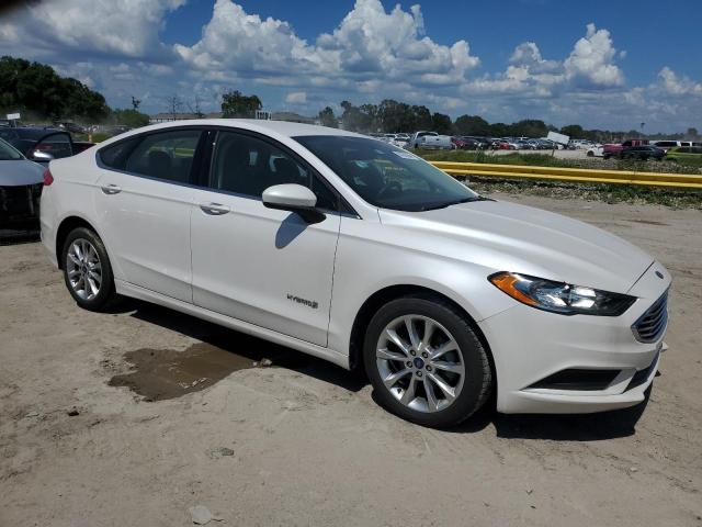 3FA6P0LU9HR304305 - 2017 FORD FUSION SE HYBRID WHITE photo 4