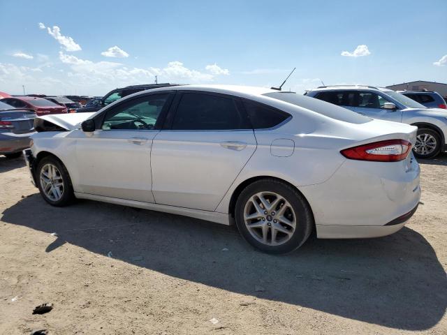 3FA6P0H70GR390735 - 2016 FORD FUSION SE WHITE photo 2