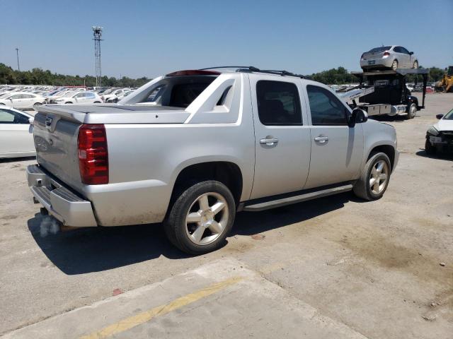 3GNMCFE02BG285018 - 2011 CHEVROLET AVALANCHE LT SILVER photo 3