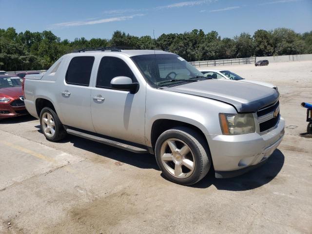 3GNMCFE02BG285018 - 2011 CHEVROLET AVALANCHE LT SILVER photo 4