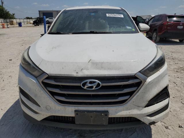 KM8J23A40HU569318 - 2017 HYUNDAI TUCSON SE WHITE photo 5