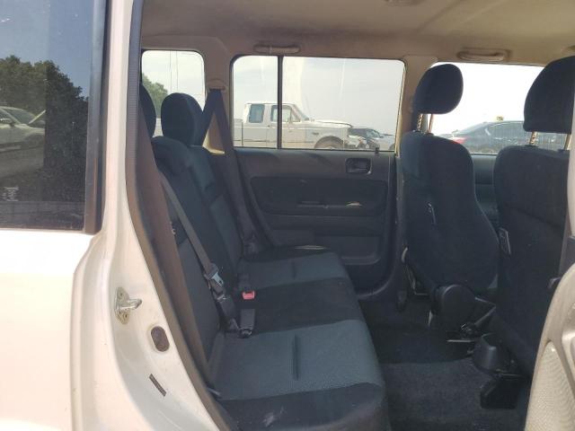 JTLKT324064096333 - 2006 TOYOTA SCION XB WHITE photo 10