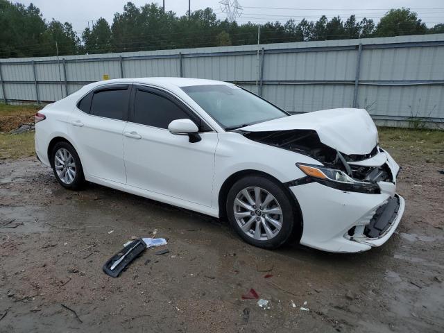 4T1B11HK8JU531633 - 2018 TOYOTA CAMRY L WHITE photo 4