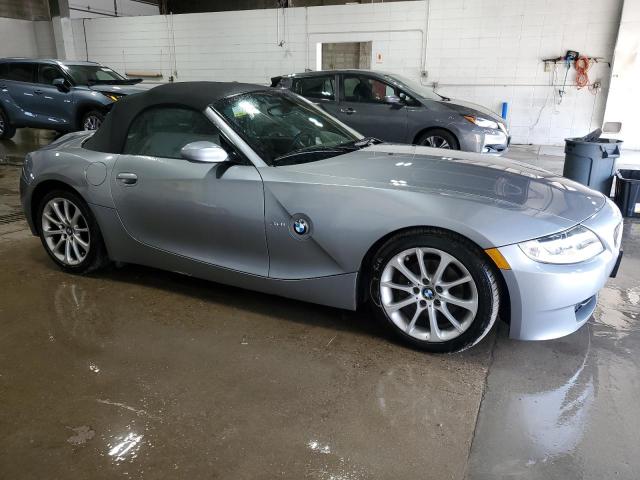 4USBU335X7LW70244 - 2007 BMW Z4 3.0 GRAY photo 4