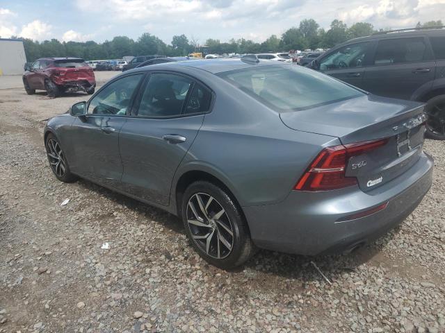 7JR102FK5LG071735 - 2020 VOLVO S60 T5 MOMENTUM GRAY photo 2