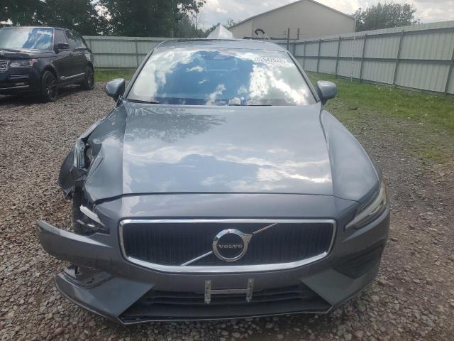 7JR102FK5LG071735 - 2020 VOLVO S60 T5 MOMENTUM GRAY photo 5