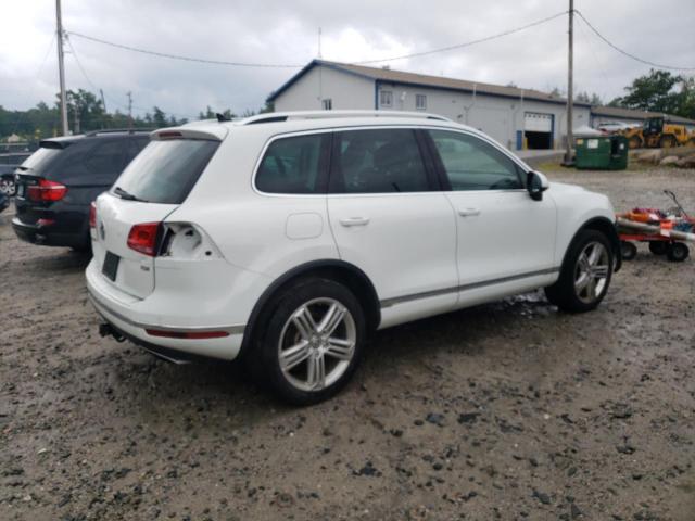 WVGEP9BP0GD002975 - 2016 VOLKSWAGEN TOUAREG TDI WHITE photo 3