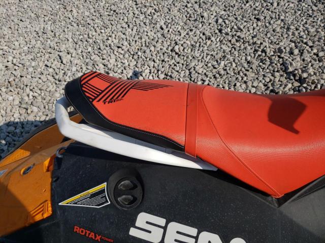 YDV83458D818 - 2018 SEAD JETSKI ORANGE photo 6