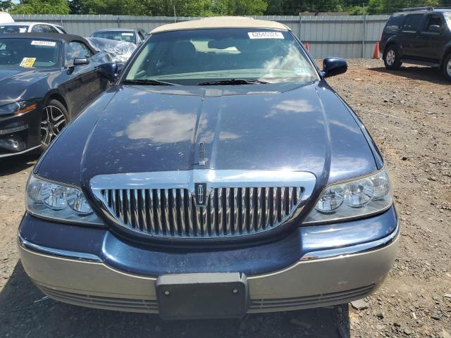 1LNHM81WX3Y687255 - 2003 LINCOLN TOWN CAR EXECUTIVE BLUE photo 5