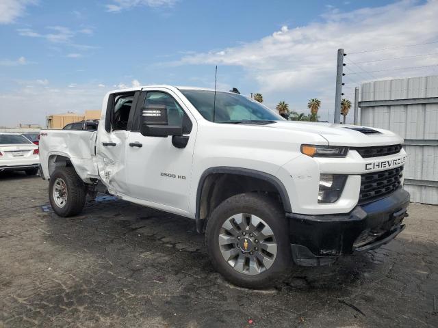 1GC5YME79NF249168 - 2022 CHEVROLET SILVERADO K2500 CUSTOM WHITE photo 4