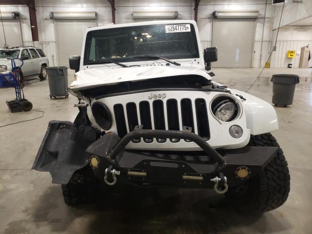 1C4BJWEG2JL898745 - 2018 JEEP WRANGLER U SAHARA WHITE photo 5