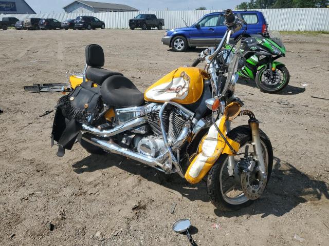 1HFSC1803WA201152 - 1998 HONDA VT1100 C YELLOW photo 1