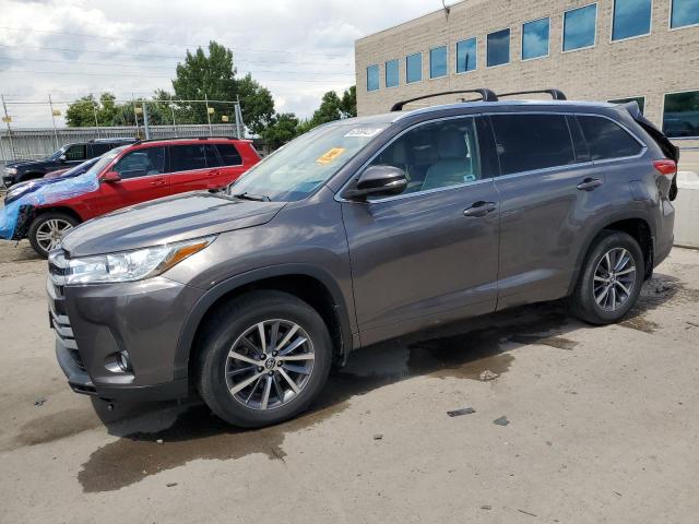 5TDJZRFH8HS410369 - 2017 TOYOTA HIGHLANDER SE GRAY photo 1