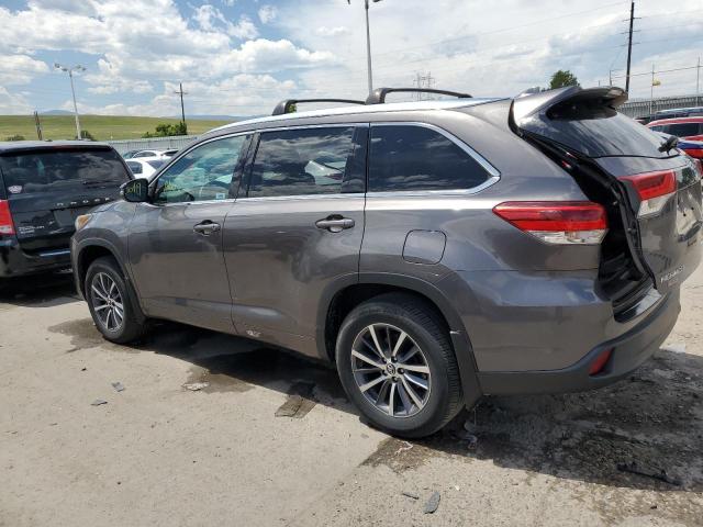 5TDJZRFH8HS410369 - 2017 TOYOTA HIGHLANDER SE GRAY photo 2