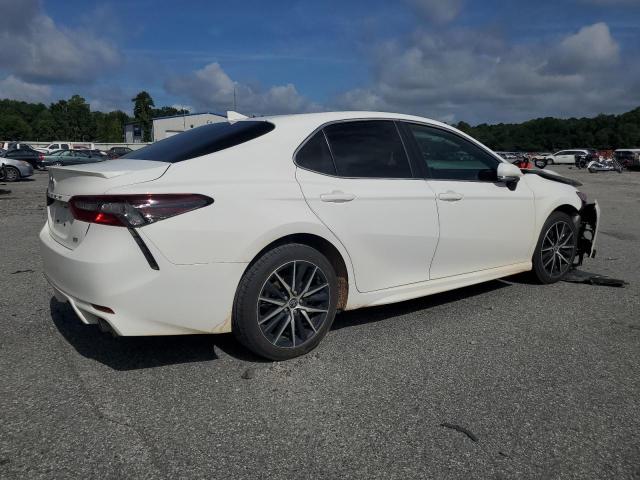 4T1G11AK7NU039147 - 2022 TOYOTA CAMRY SE WHITE photo 3