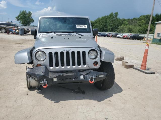 1C4AJWBGXDL643491 - 2013 JEEP WRANGLER SAHARA SILVER photo 5