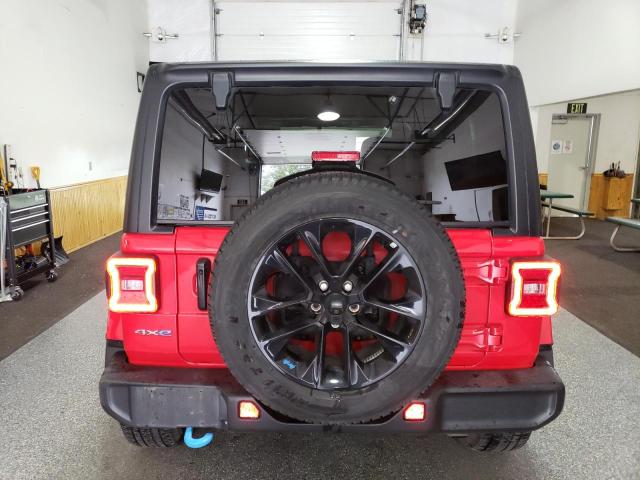 1C4JJXP61NW177908 - 2022 JEEP WRANGLER U SAHARA 4XE RED photo 6