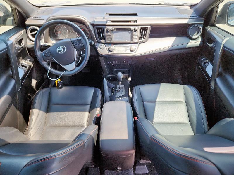 2T3NFREV9JW444830 - 2018 TOYOTA RAV4 SE ვერცხლისფერი ფოტო 8