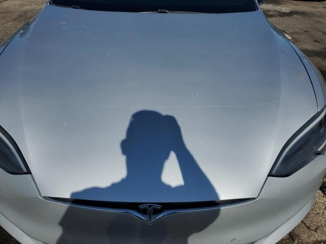 5YJSA1E26JF261397 - 2018 TESLA MODEL S 银色 照片 11