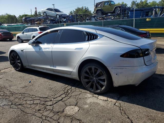 5YJSA1E26JF261397 - 2018 TESLA MODEL S 银色 照片 2