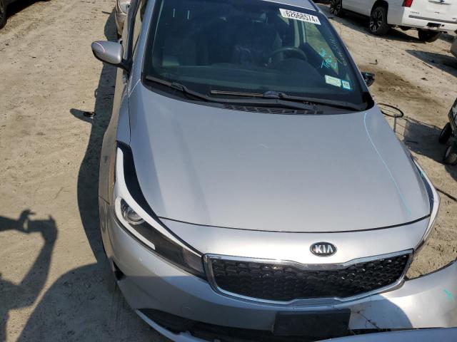 3KPFL4A72JE210998 - 2018 KIA FORTE LX SILVER photo 5