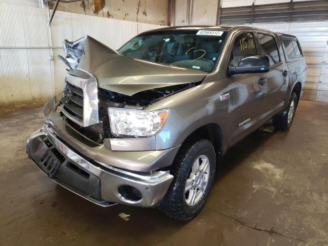 5TFDV54158X032819 - 2008 TOYOTA TUNDRA CREWMAX CREAM photo 2