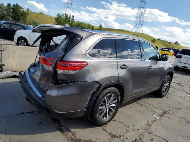 5TDJZRFH3JS556989 - 2018 TOYOTA HIGHLANDER SE GRAY photo 3