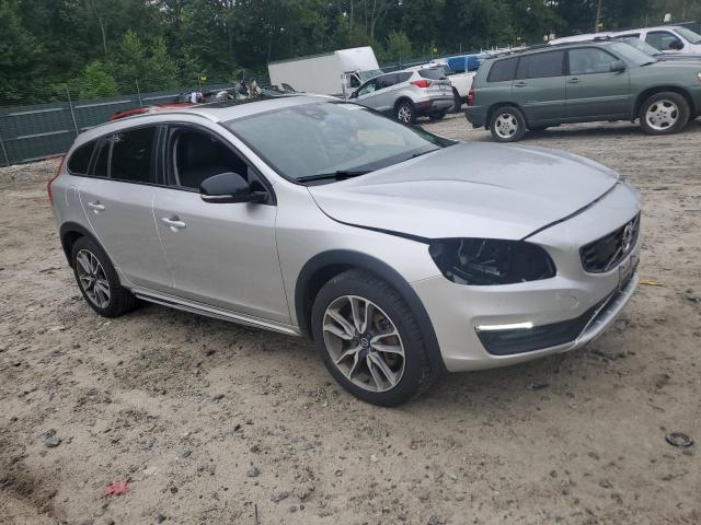 YV440MWK7J2054979 - 2018 VOLVO V60 CROSS PREMIER SILVER photo 4