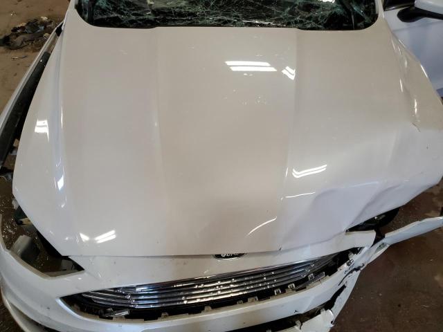 3FA6P0H73JR179813 - 2018 FORD FUSION SE WHITE photo 11