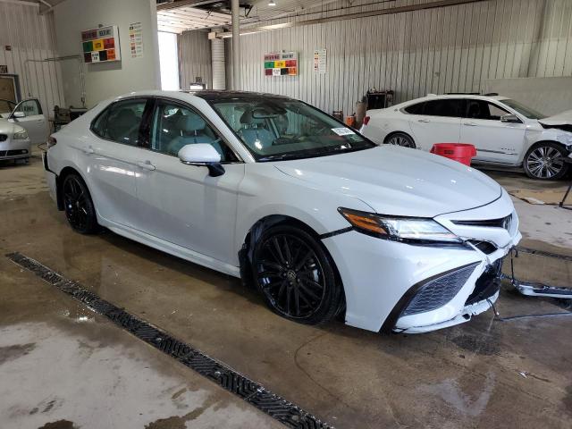 4T1K61AK7NU001087 - 2022 TOYOTA CAMRY XSE WHITE photo 4