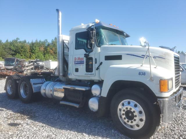 1M1AN07Y9FM018113 - 2015 MACK 600 CHU600 WHITE photo 1