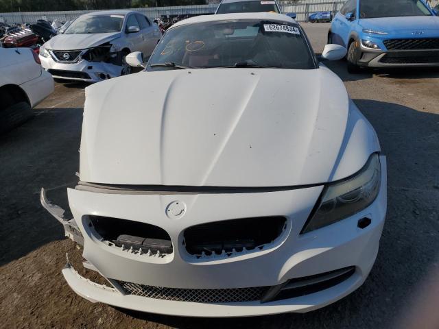WBALM5C53BE379388 - 2011 BMW Z4 SDRIVE30I WHITE photo 5