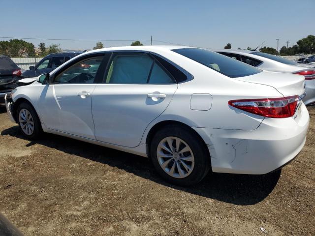 4T1BF1FK1HU692131 - 2017 TOYOTA CAMRY LE WHITE photo 2