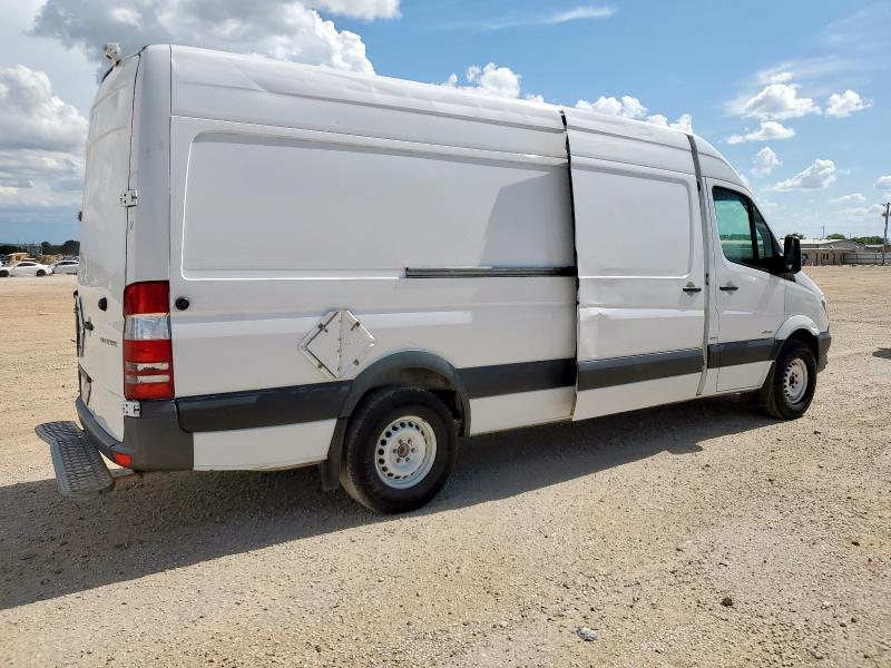 WD3PE8DE4E5901686 - 2014 MERCEDES-BENZ SPRINTER 2500 WHITE photo 3