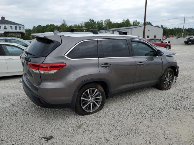 5TDJZRFH2KS935161 - 2019 TOYOTA HIGHLANDER SE GRAY photo 3